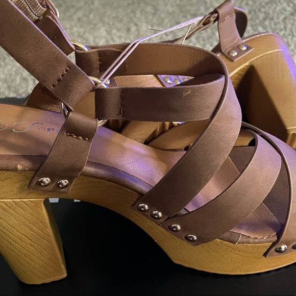 New- Brown Wedges - Picture 7 of 7